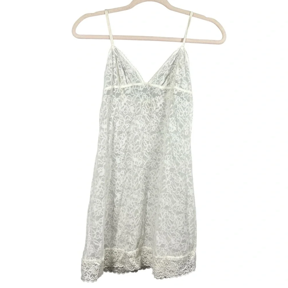 Victoria’s Secret Y2K White Lace Mini Slip Medium