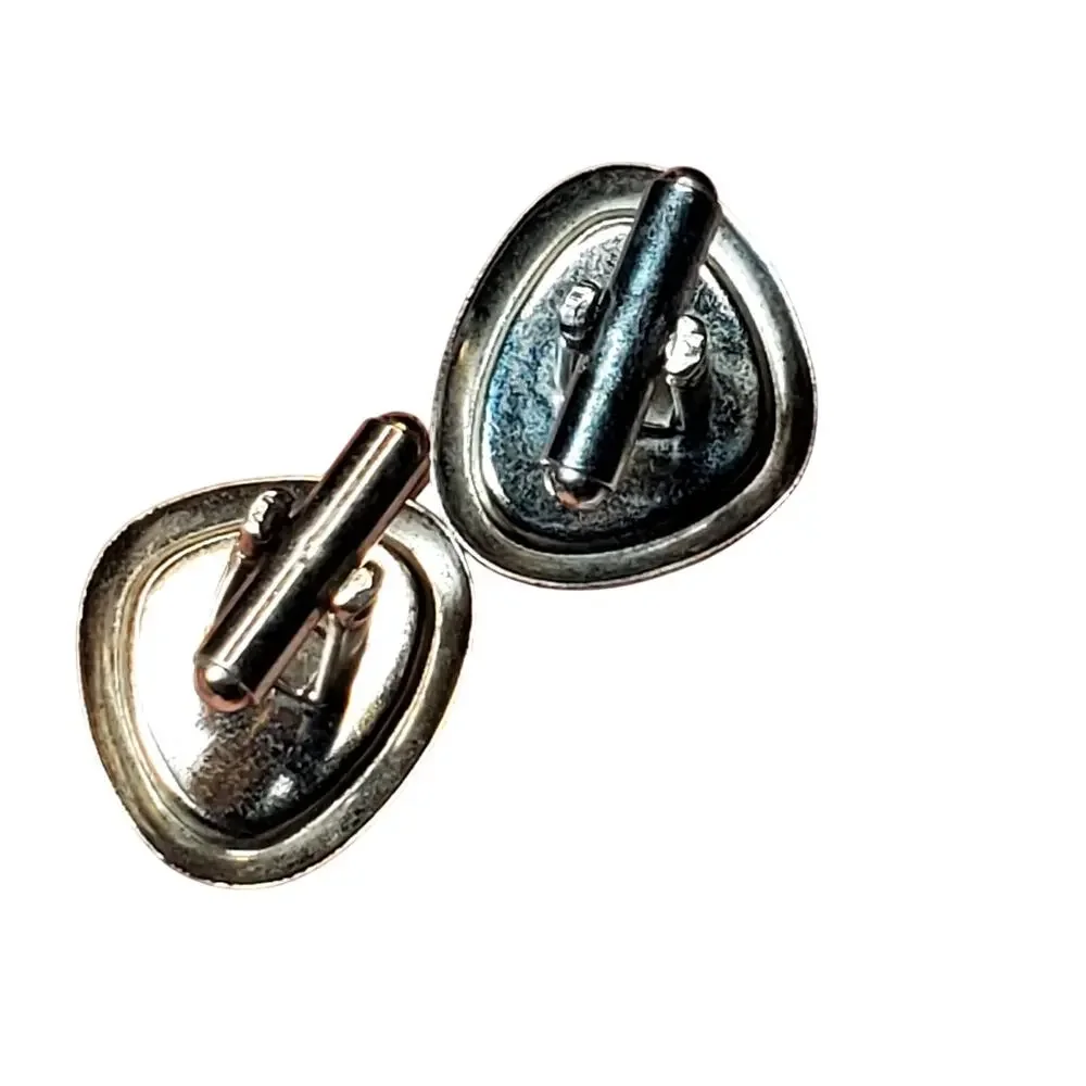 None and/or Unknown silver tone