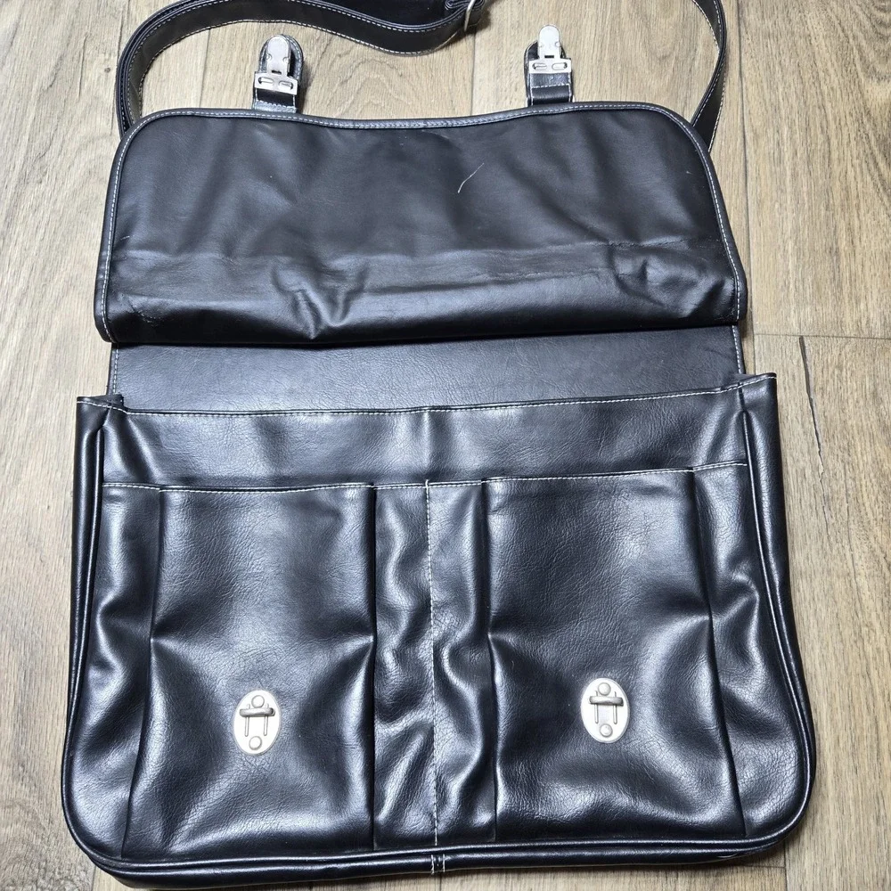 Walt Disney World Multi Pocket Latching Briefcase Mickey‎ Hands & Heads Read