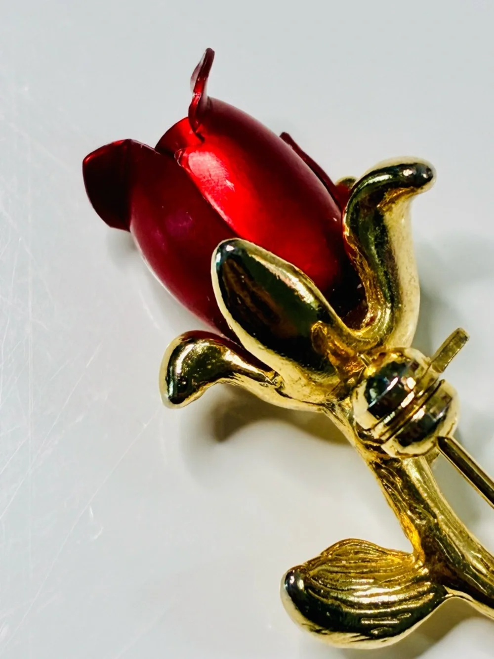 VTG Boutonniere Gold-Tone Red Rose Brooch Easy Everyday Casual Lightweight EUC