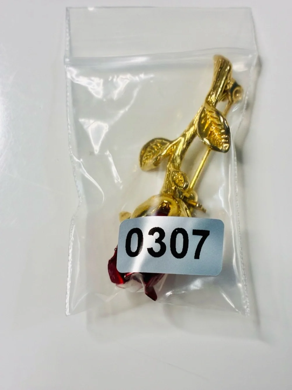 VTG Boutonniere Gold-Tone Red Rose Brooch Easy Everyday Casual Lightweight EUC