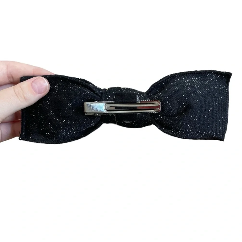 N/A black bow