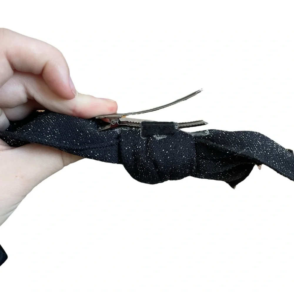 N/A black bow