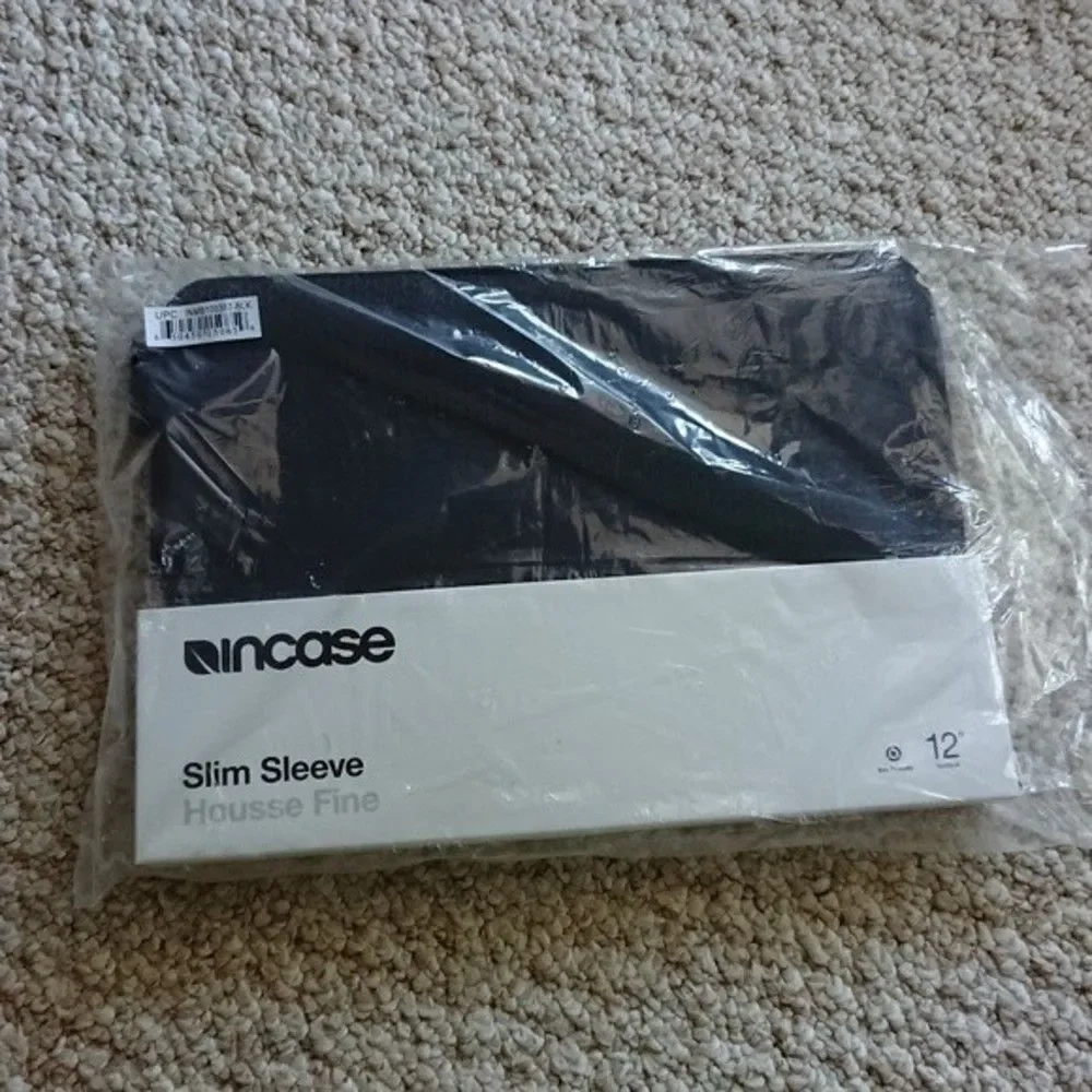 Brand new - Incase Slim Sleeve for MacBook 12