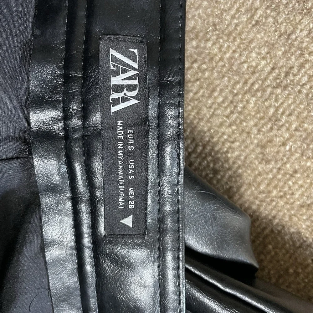 Zara silhouette sleek them