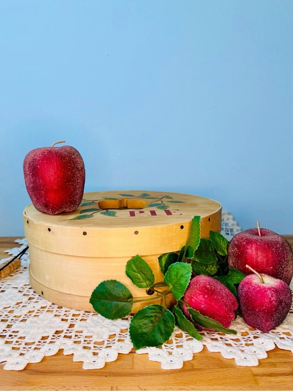 N/A round wooden
