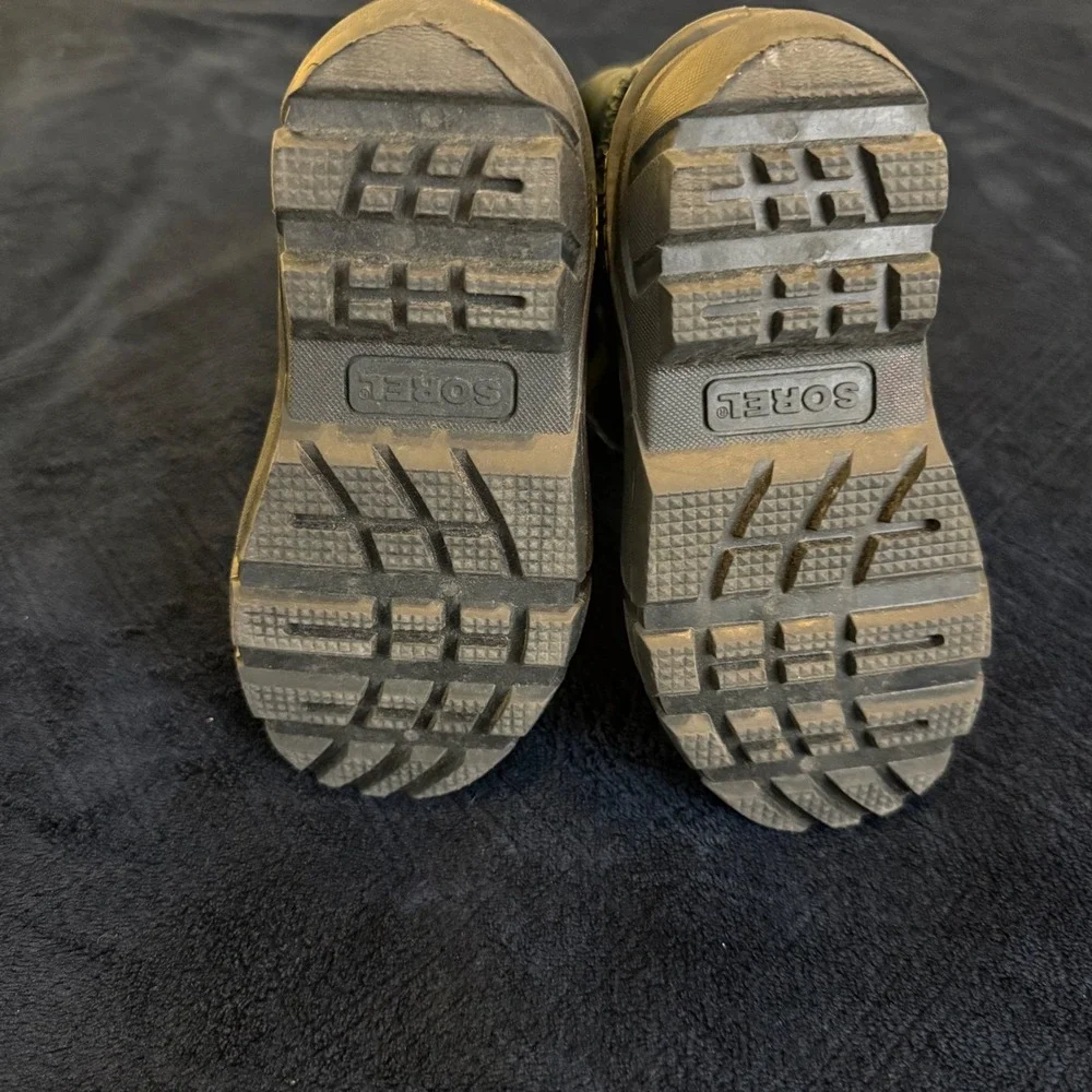 Sorel kids snow