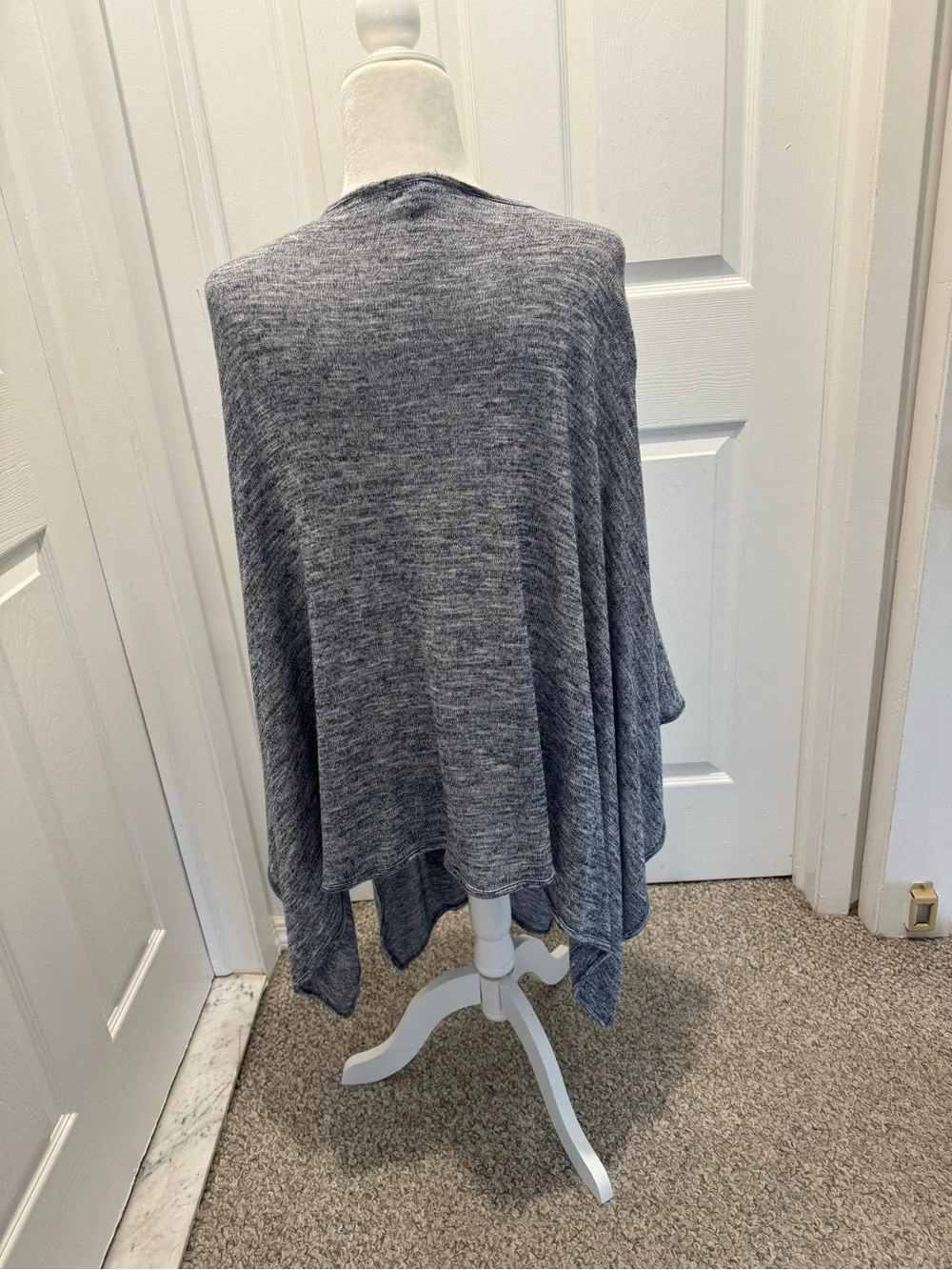 UK2LA silhouette knit piece