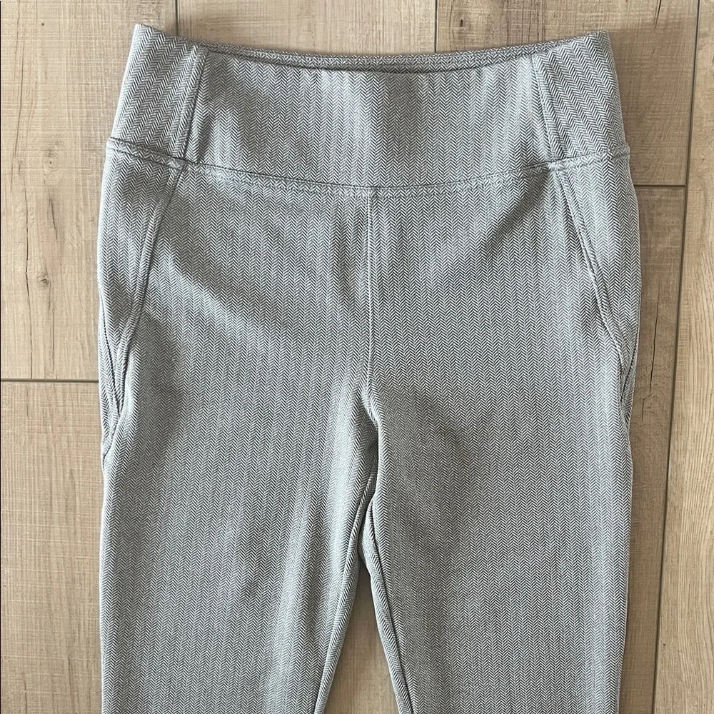 Athleta chic taupe