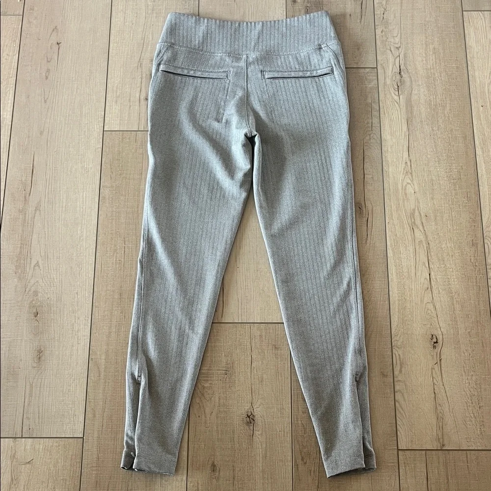Athleta chic taupe