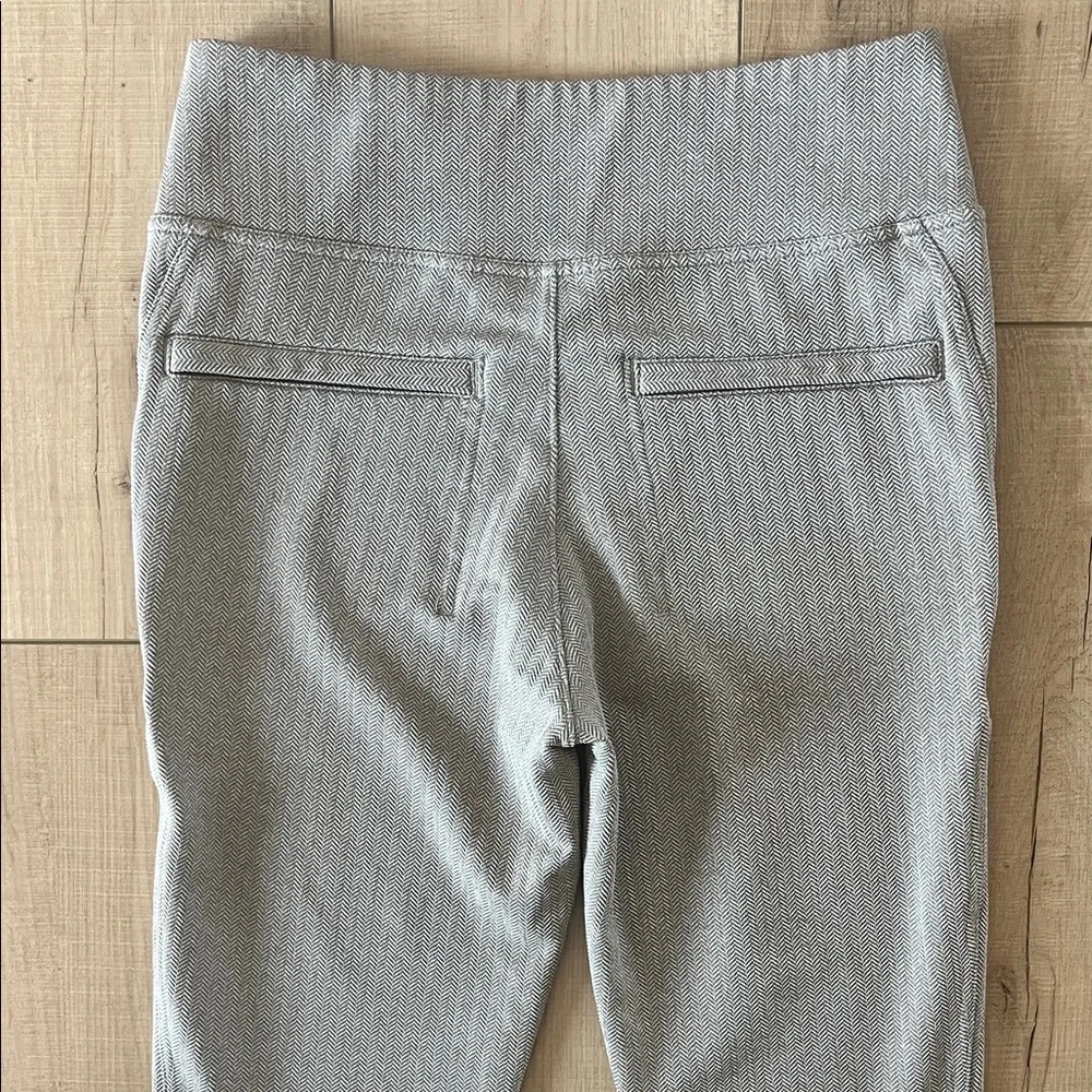 Athleta chic taupe