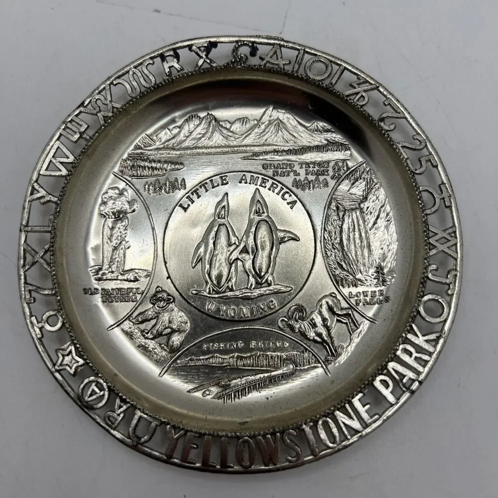LITTLE AMERICA‎ Wyoming Metal Cigarette Ashtray Yellowstone