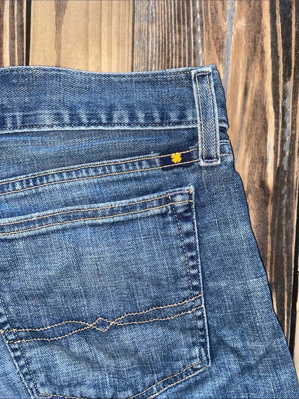 Lucky Brand do details five