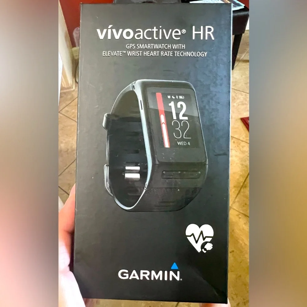 Garmin Vivoactive HR smartwatch- EUC - has hairline crack on face - STILL WORKS!