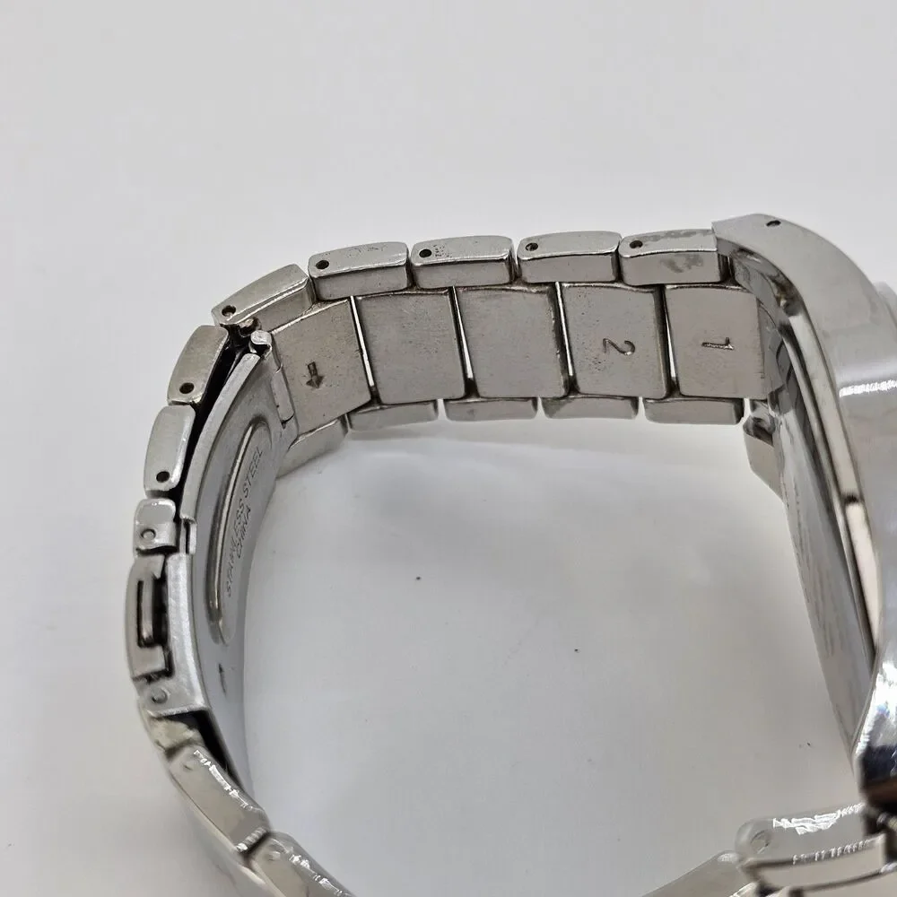 Unbranded scratches discoloration refer