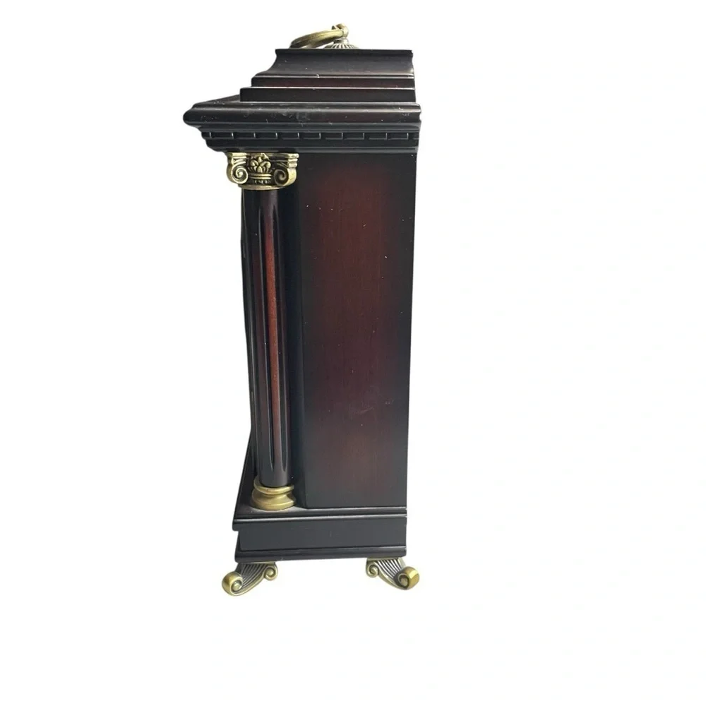 Bombay company mantle
