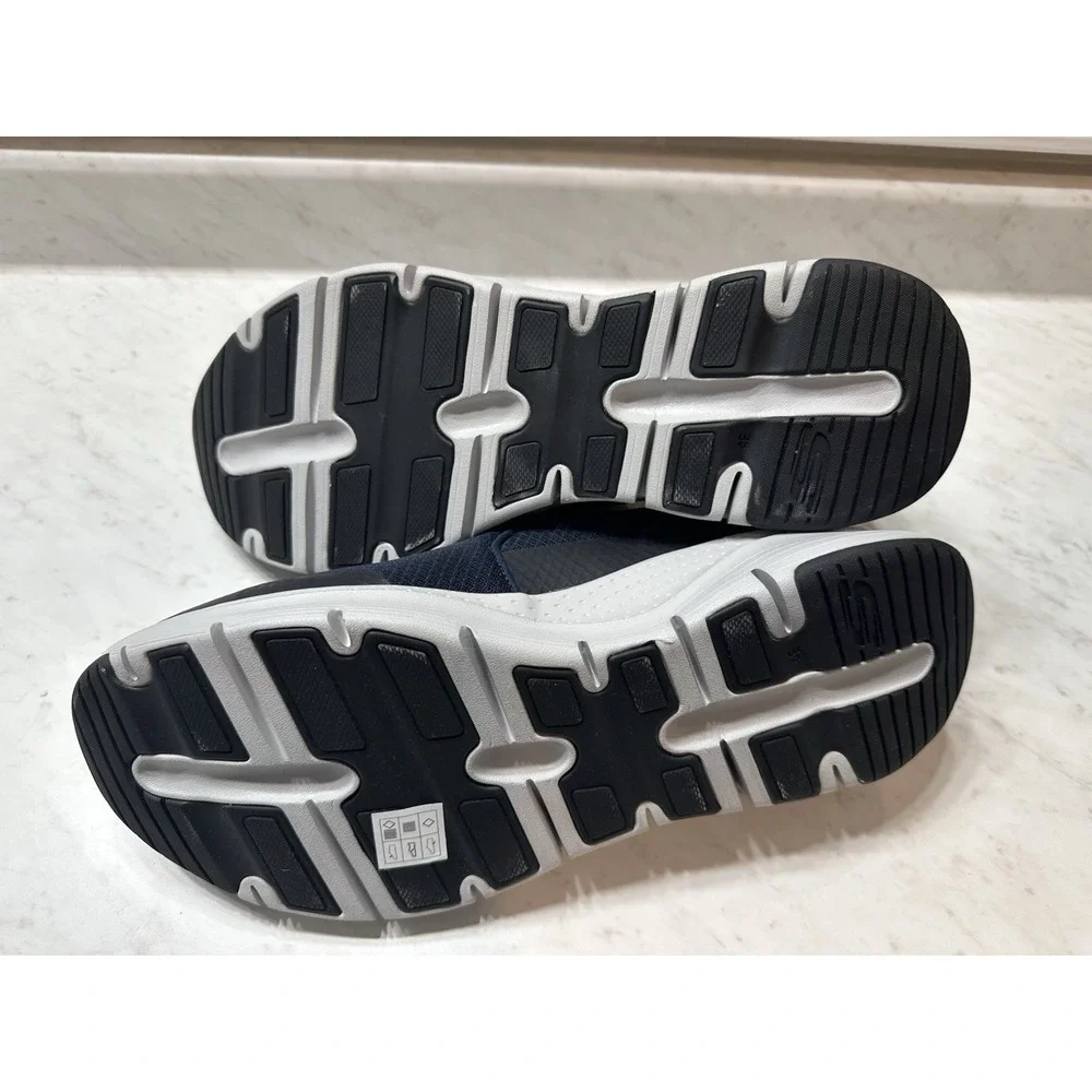 Skechers new box