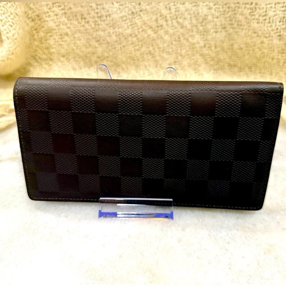 Louis Vuitton Brazza wallet in brown checkerboard print leather