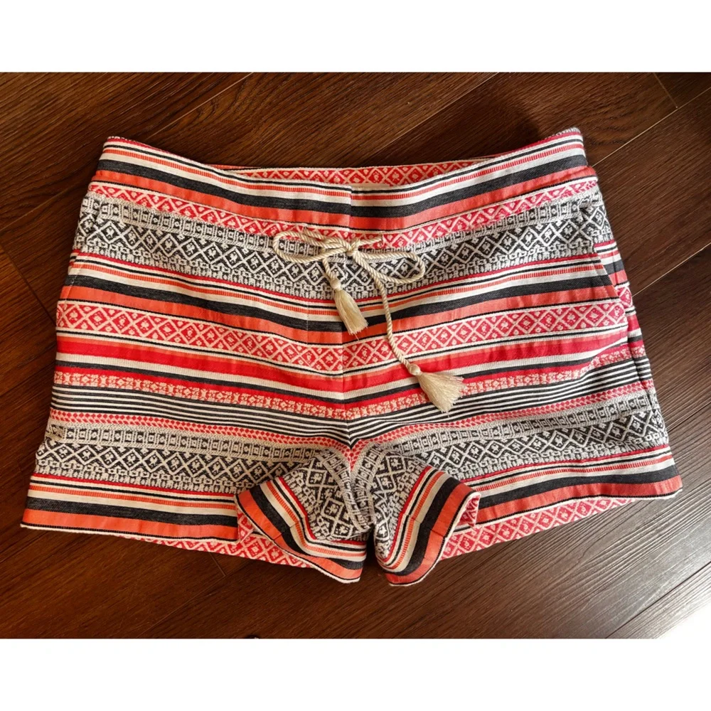 Geometric patterned textured shorts tassels 2 front 2 back pockets Zipper clasp