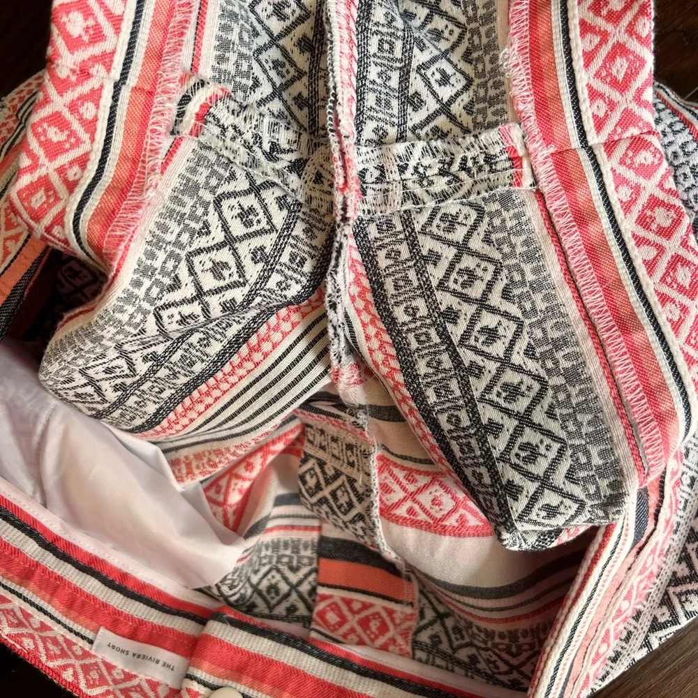 Geometric patterned textured shorts tassels 2 front 2 back pockets Zipper clasp