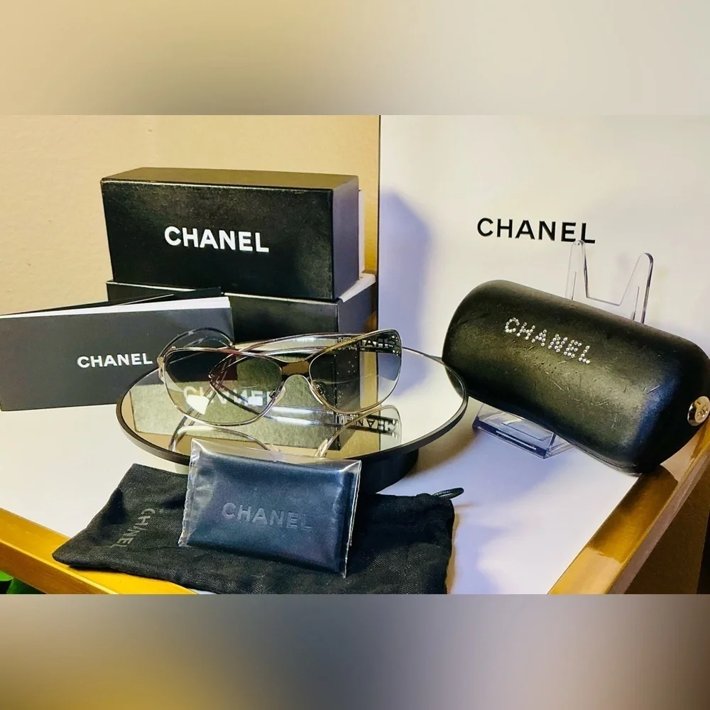 CHANEL shield sunglasses