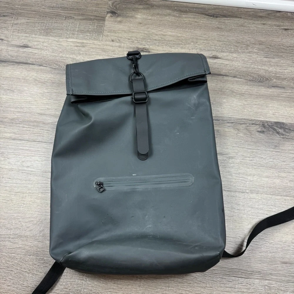 Rains Rolltop Rucksack Backpack Gray Men’s Travel Work Commuter Bag Waterproof