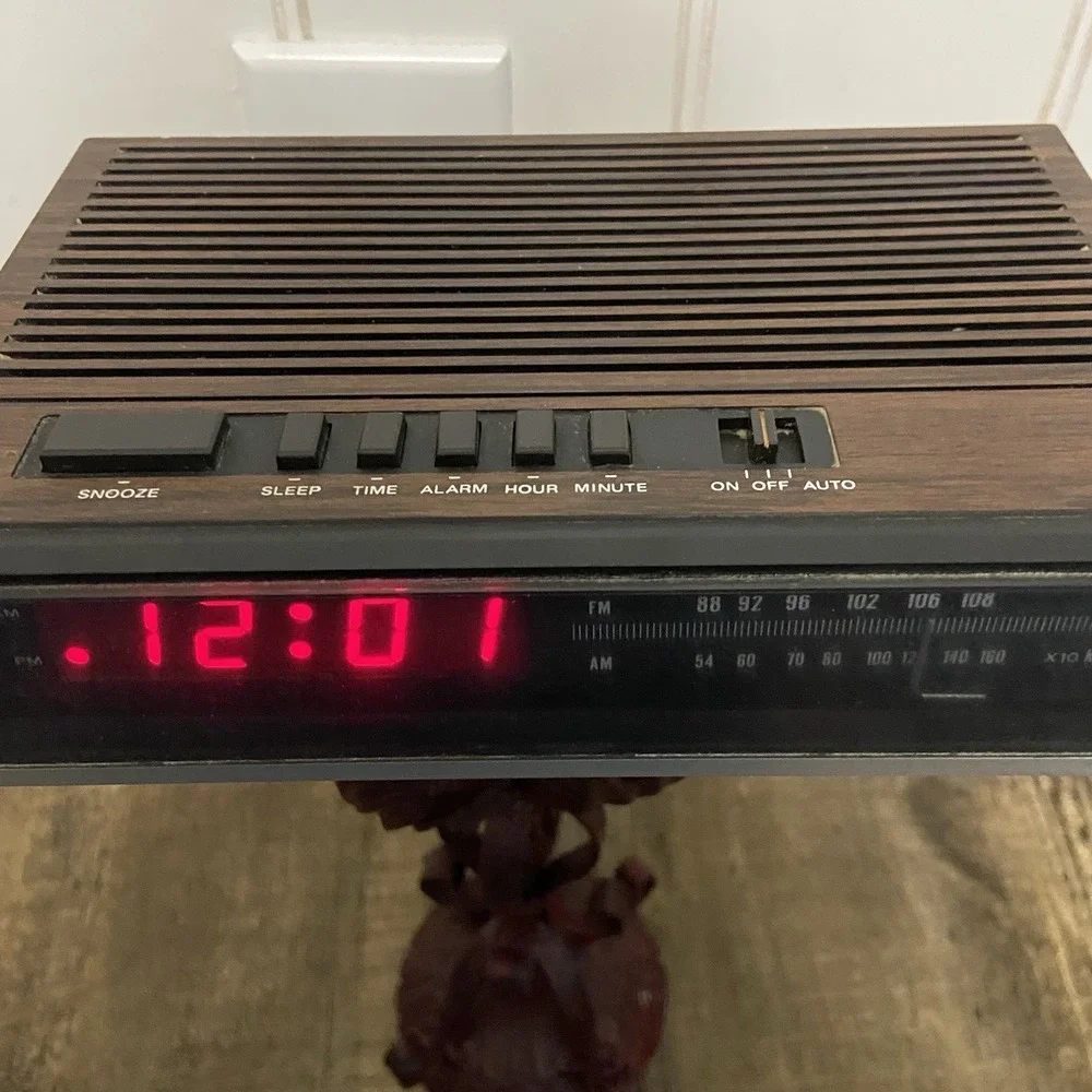 Clock lloyd digital