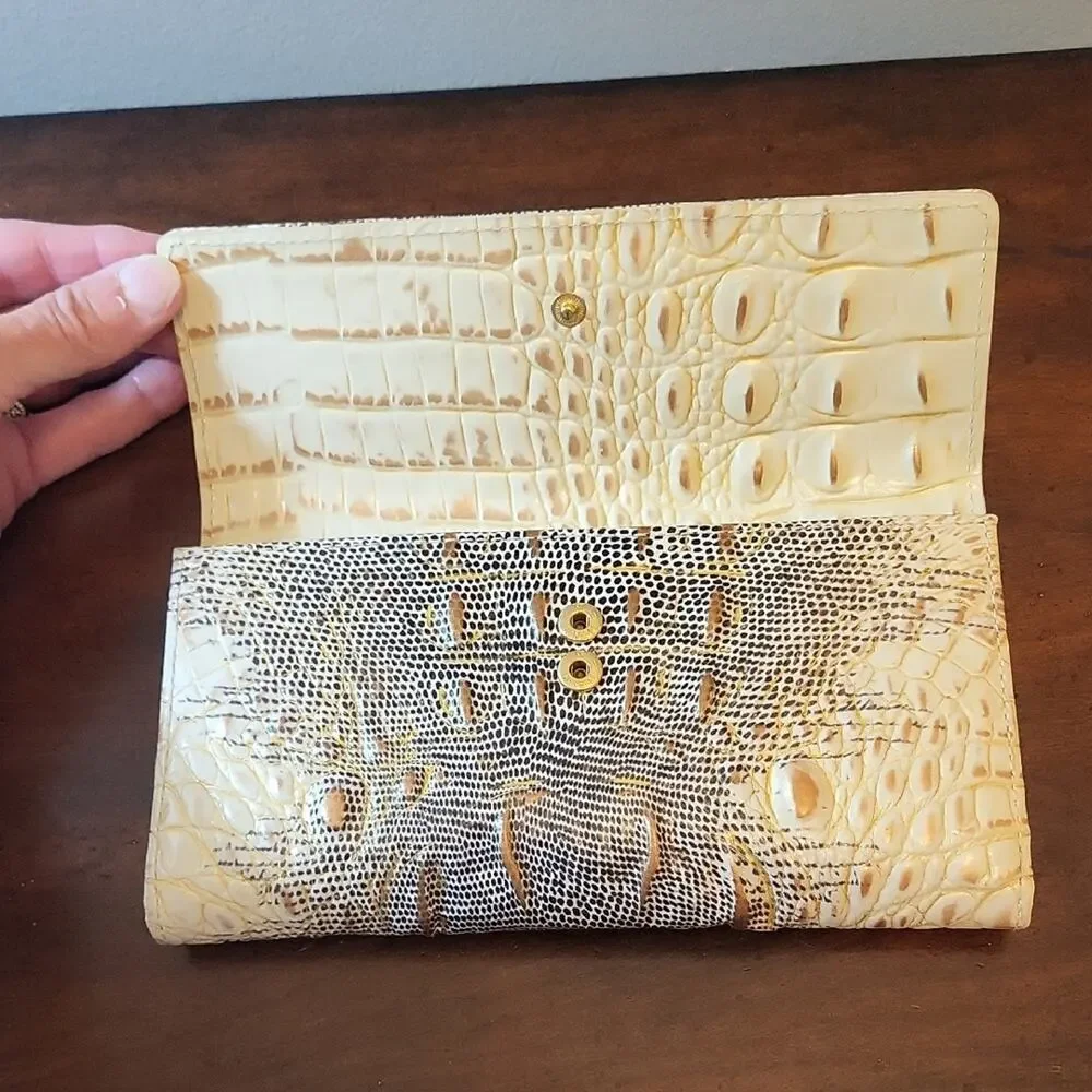 Brahmin Elegant Cream and Brown Wallet EUC