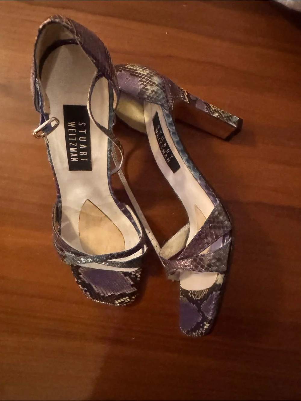 Stuart Weitzman luxe tags