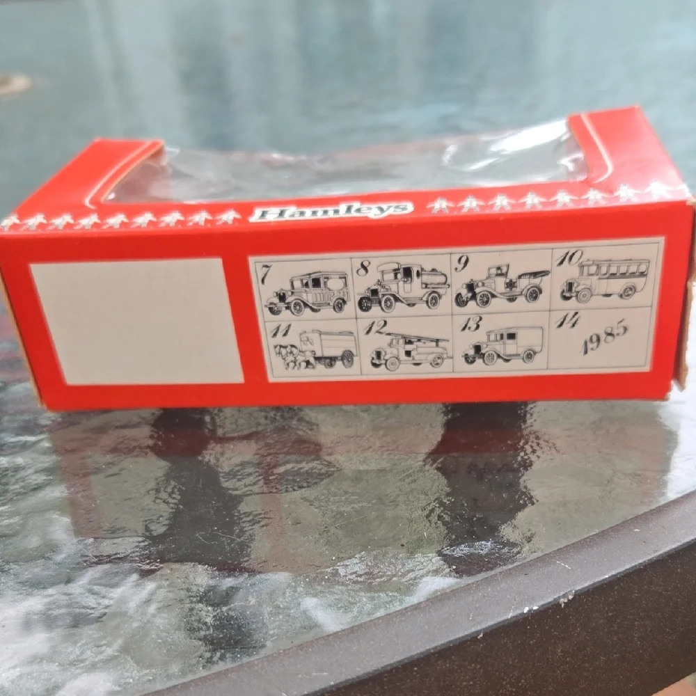 N/A charming red