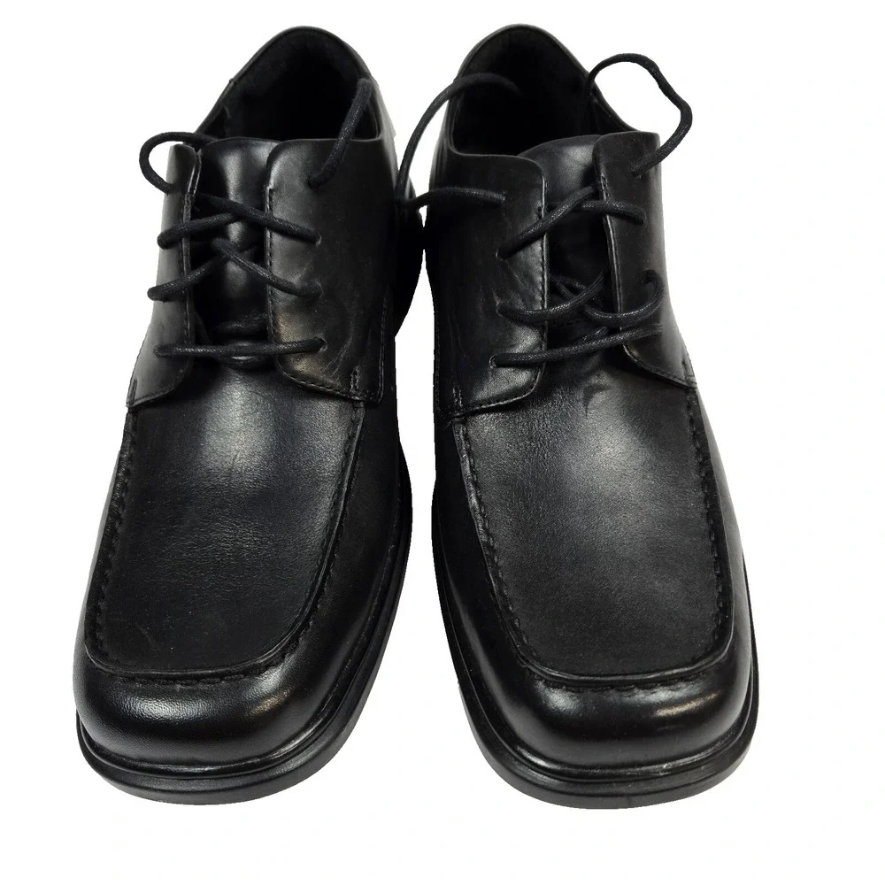 Easy Spirit sneakers lace