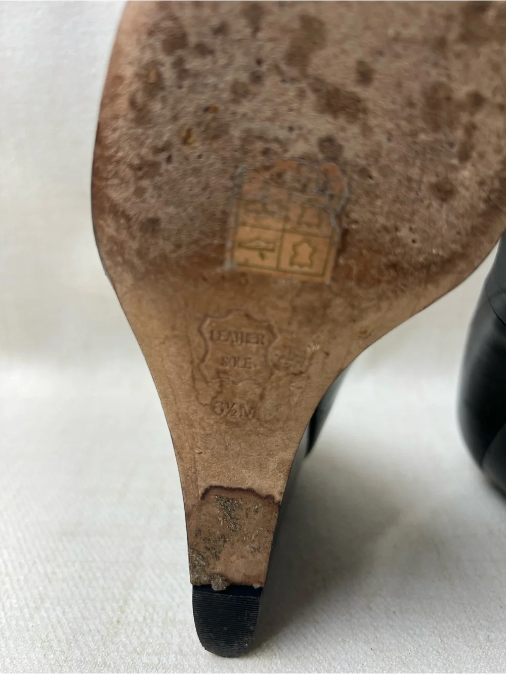 Tory Burch Black Leather Wedge Heels Gold Logo Pumps Size 6.5