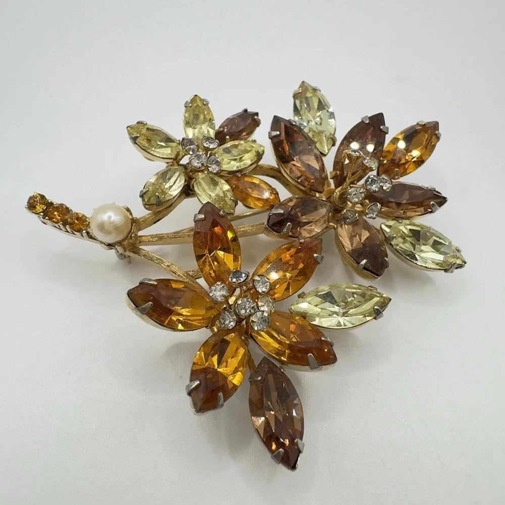 Vendome vintage brooch