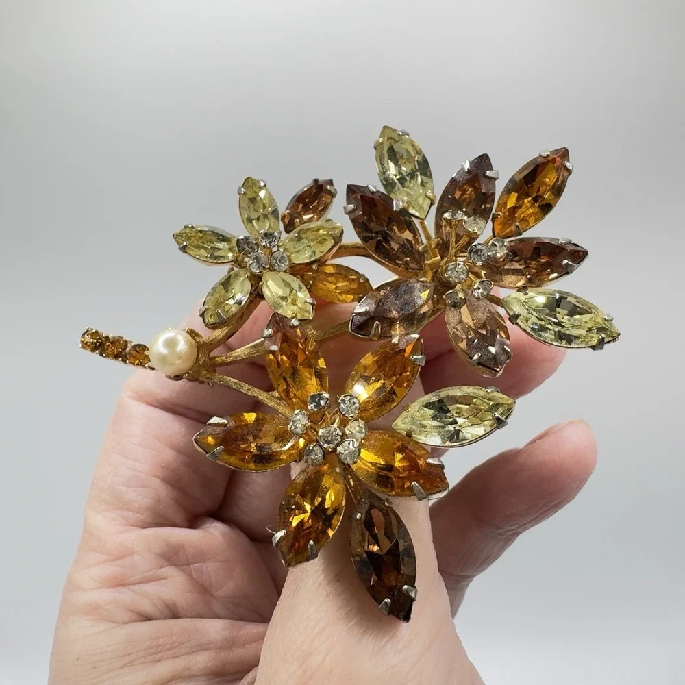 Vendome vintage brooch