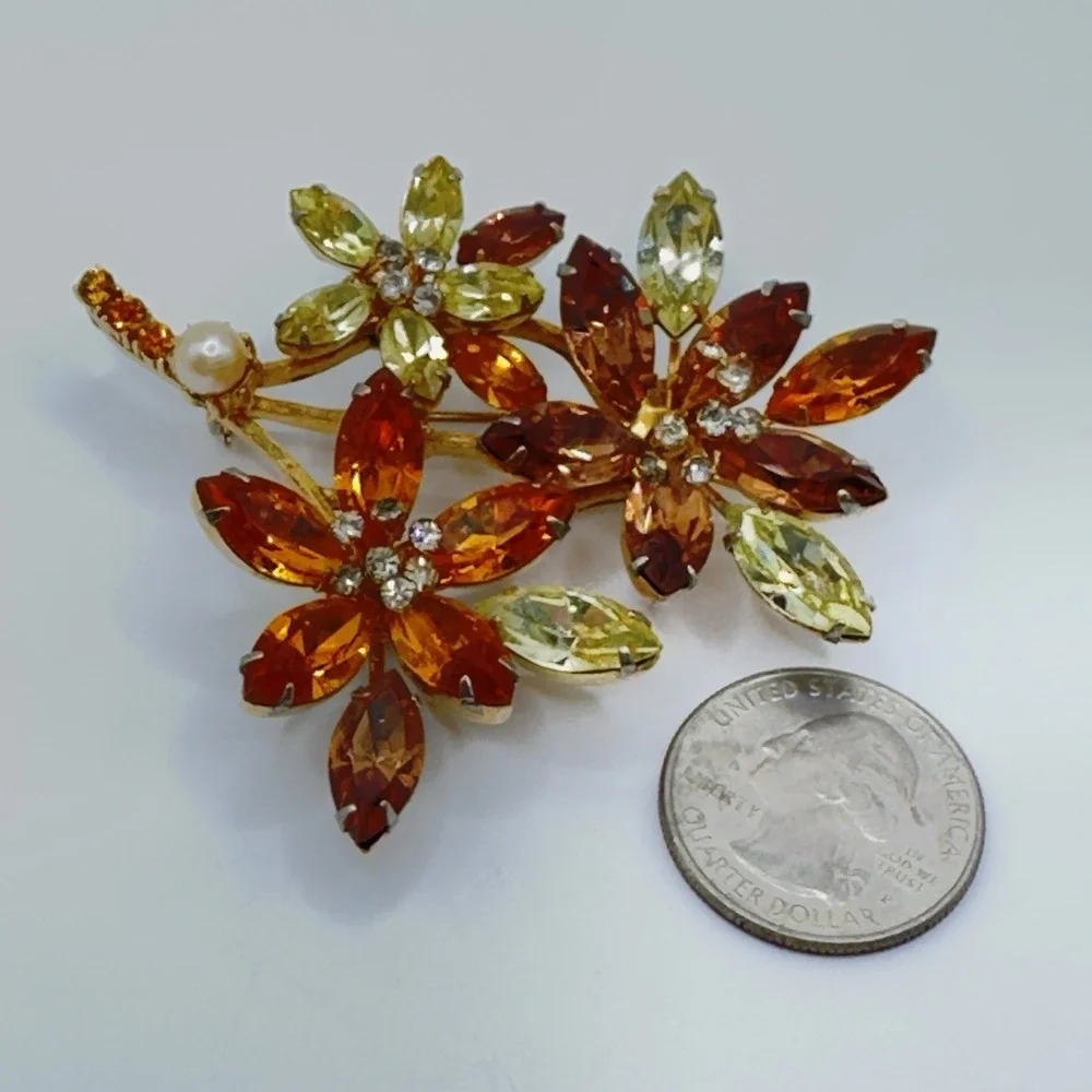 Vendome vintage brooch