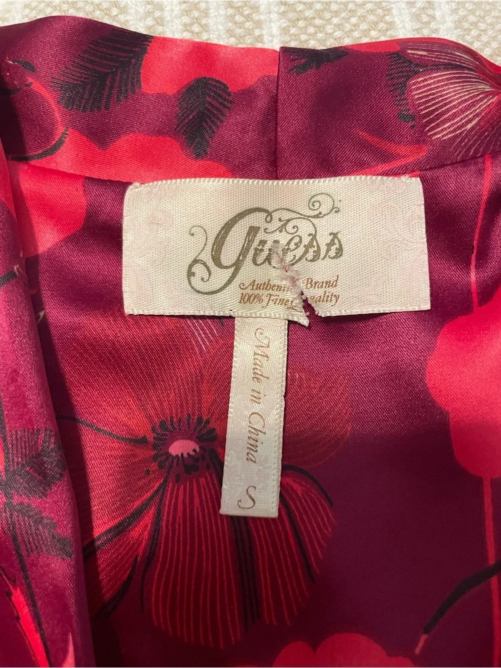 Guess stunning satin