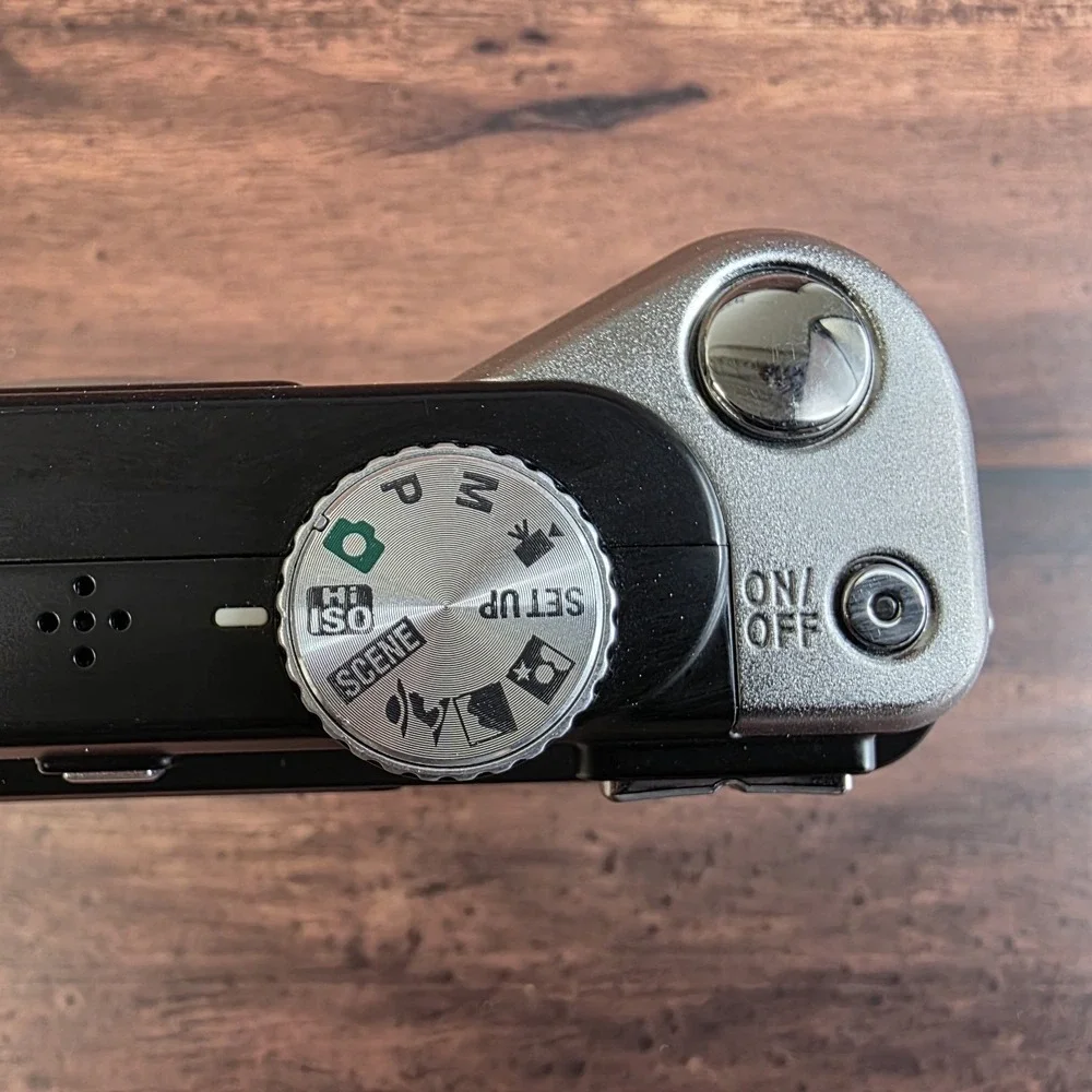 Nikon Coolpix P60 Digital Camera 8.1mp VR ISO 2000 5x Zoom PARTS OR REPAIR