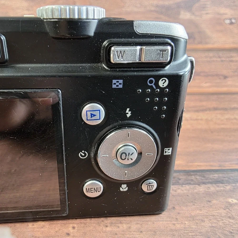 Nikon Coolpix P60 Digital Camera 8.1mp VR ISO 2000 5x Zoom PARTS OR REPAIR