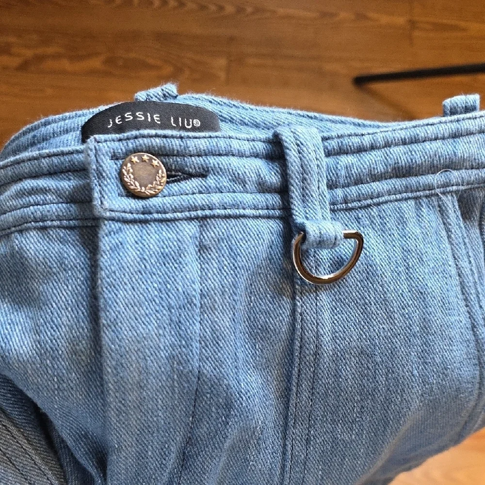 jessie liu waist small