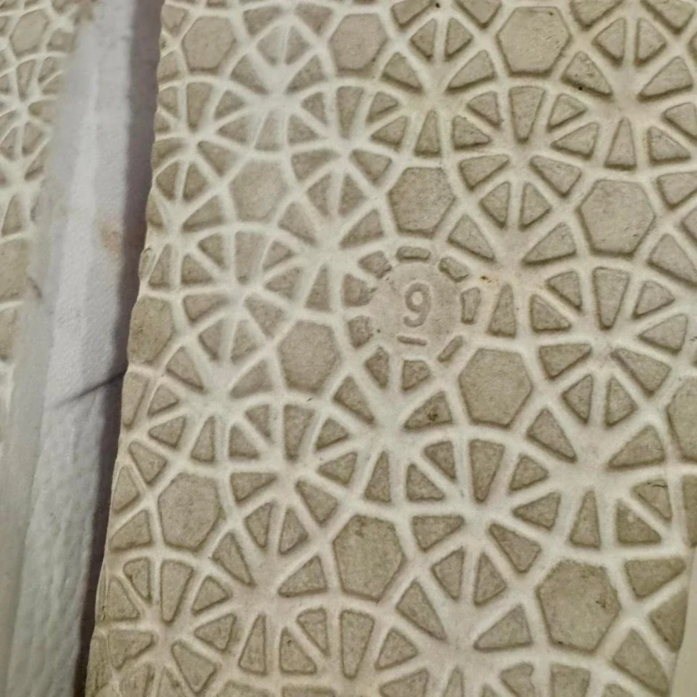 Shade & Shore white sand stone