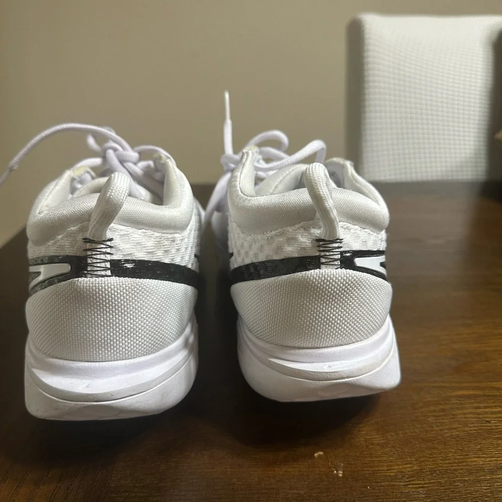 Nike lightweight sneakers