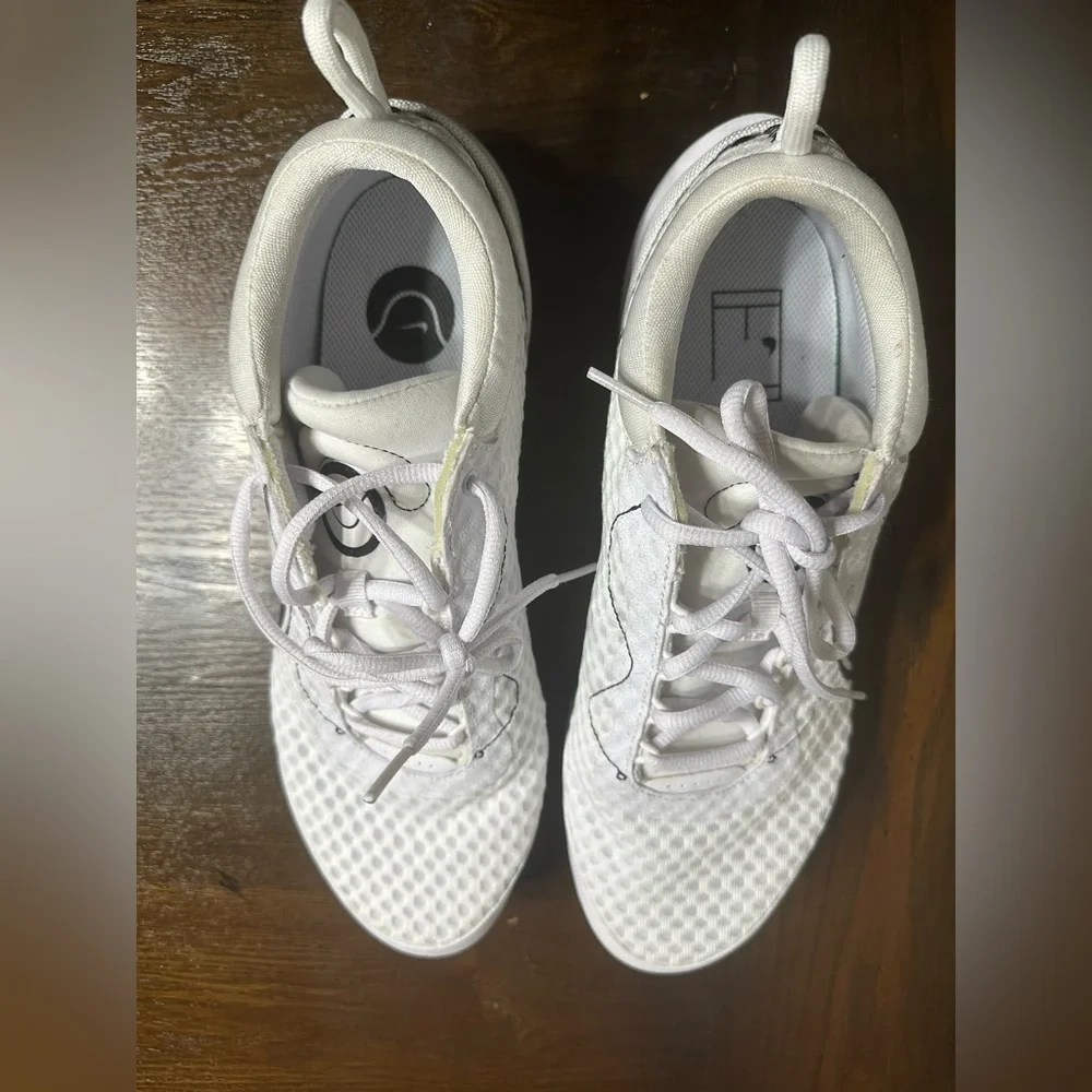 Nike lightweight sneakers