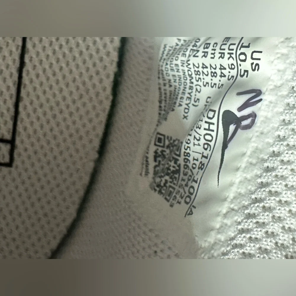 Nike lightweight sneakers