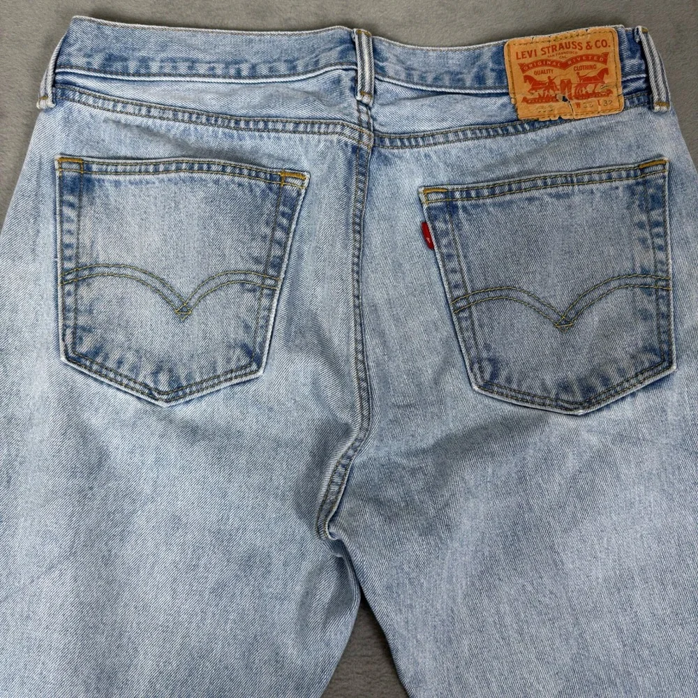 Levi's 505 Jeans Men's 33x32 Light Wash Straight Leg Regular Fit Raw Hem‎