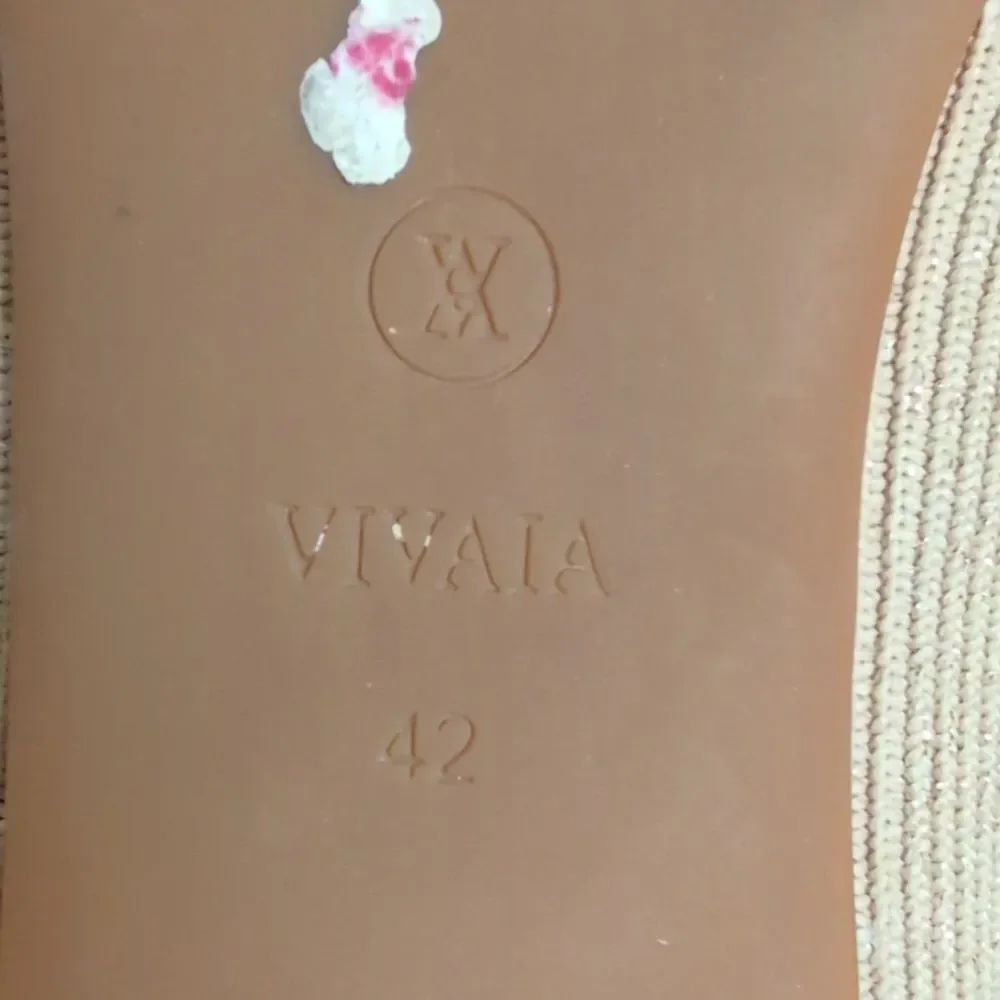 Vivaia or color different
