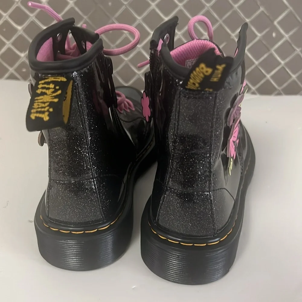 Dr. Martens up martens