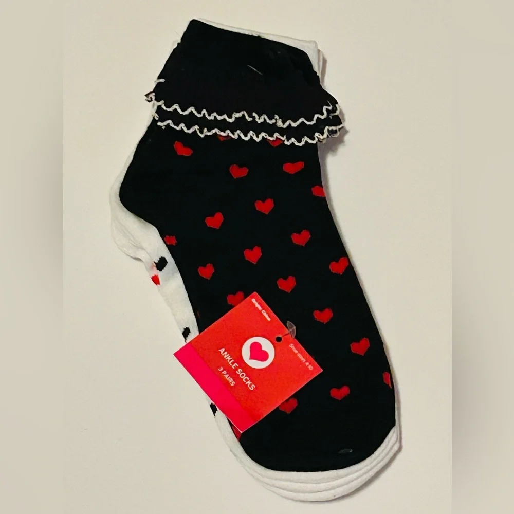 NEW!! Women’s Colorful Hearts & Ruffles LOVE Ankle Sock Set- 3 Pairs (NWT)