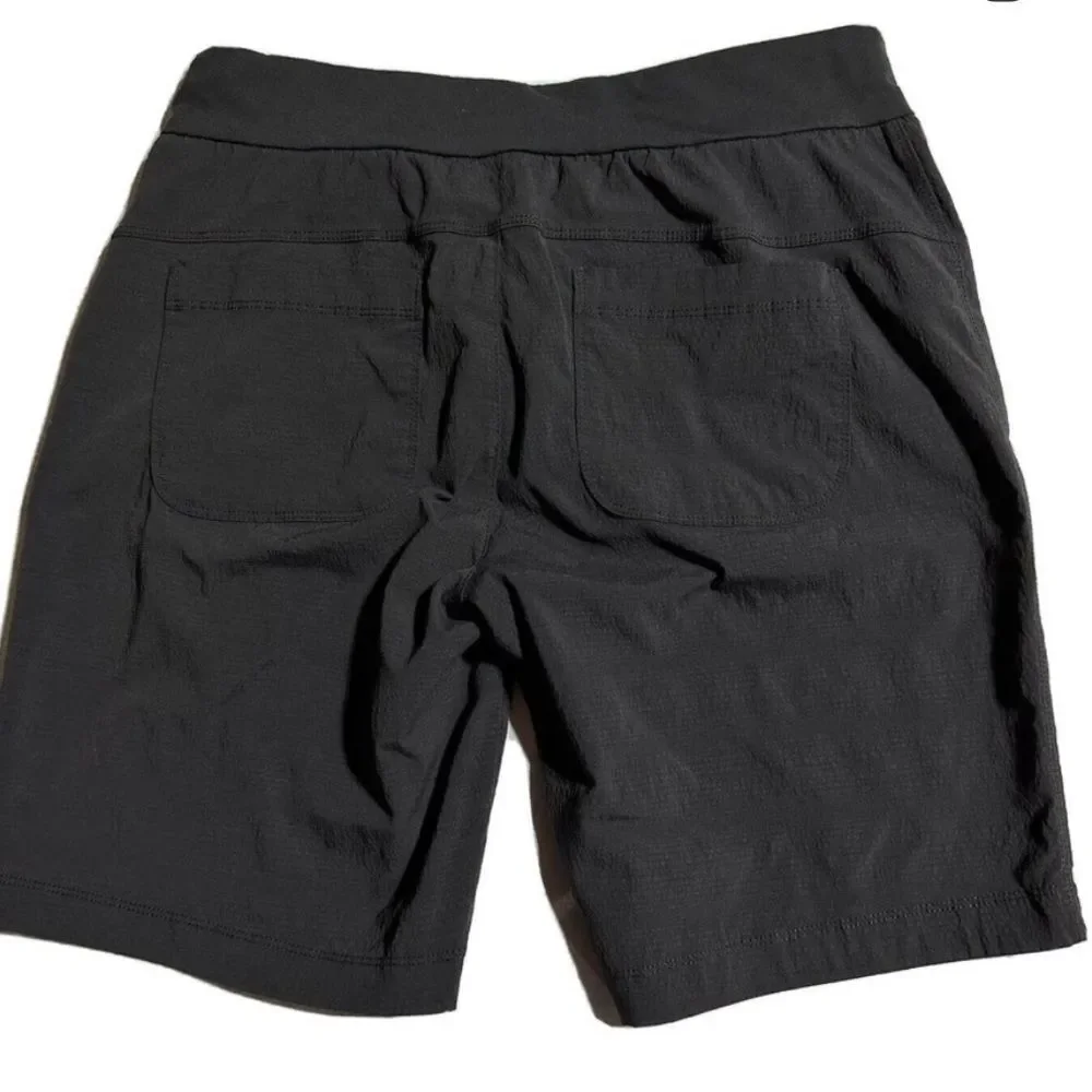 Athleta black ideal features