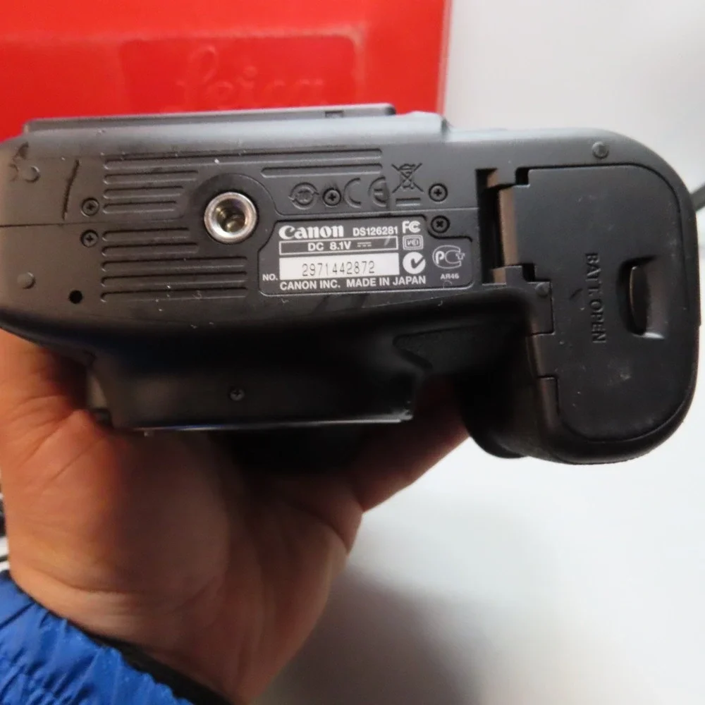 Canon EOS 60D 18.0MP Digital SLR‎ Camera Body 【MINT w/Leica Hard Case 】