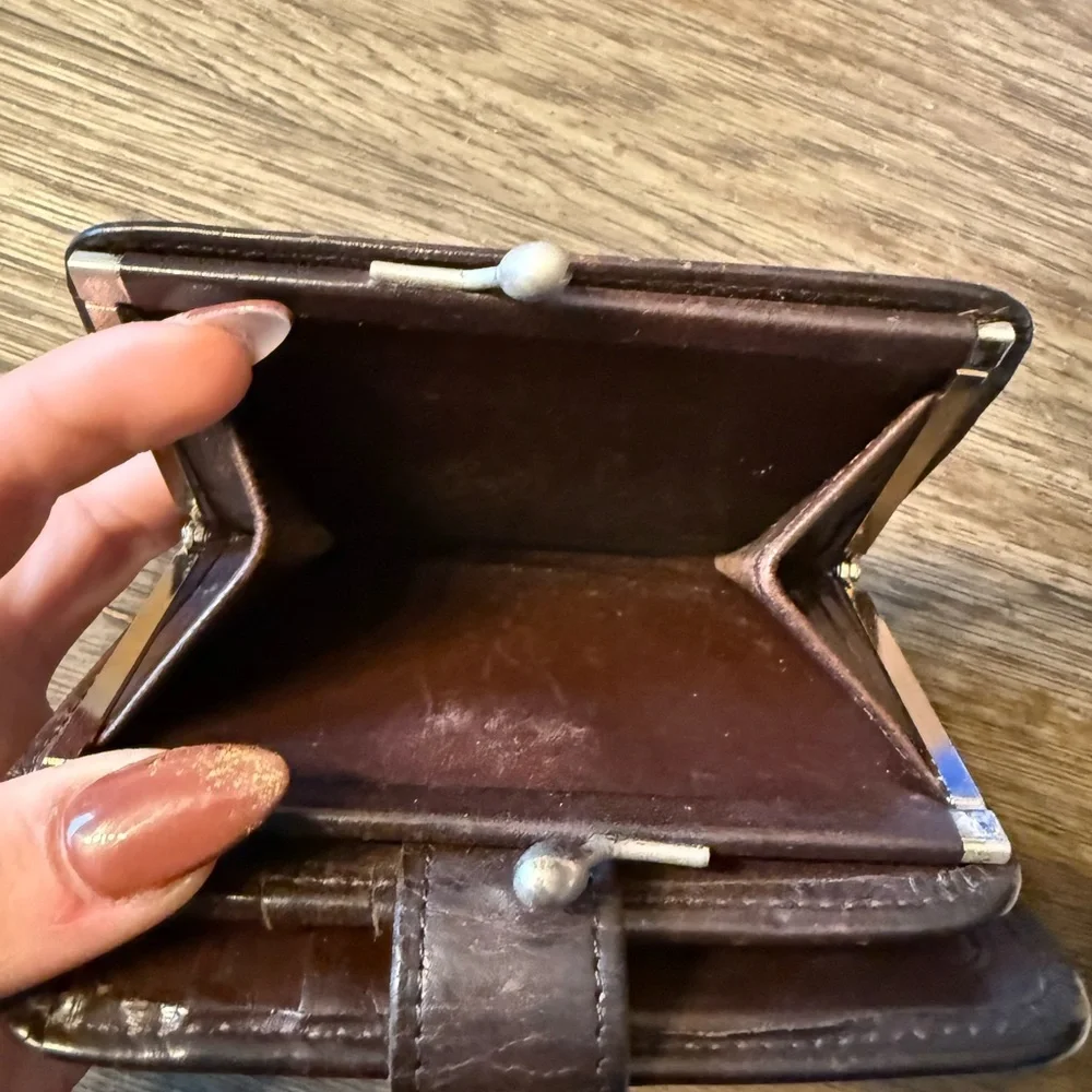 Vintage coach kiss lock leather wallet